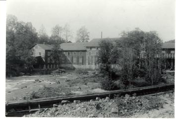  Remfabriken, foto 1912. Bilden tagen från öster avJA Kindblom. Hembygdsföreningens bildarkiv, LA 5, neg nr 80:16