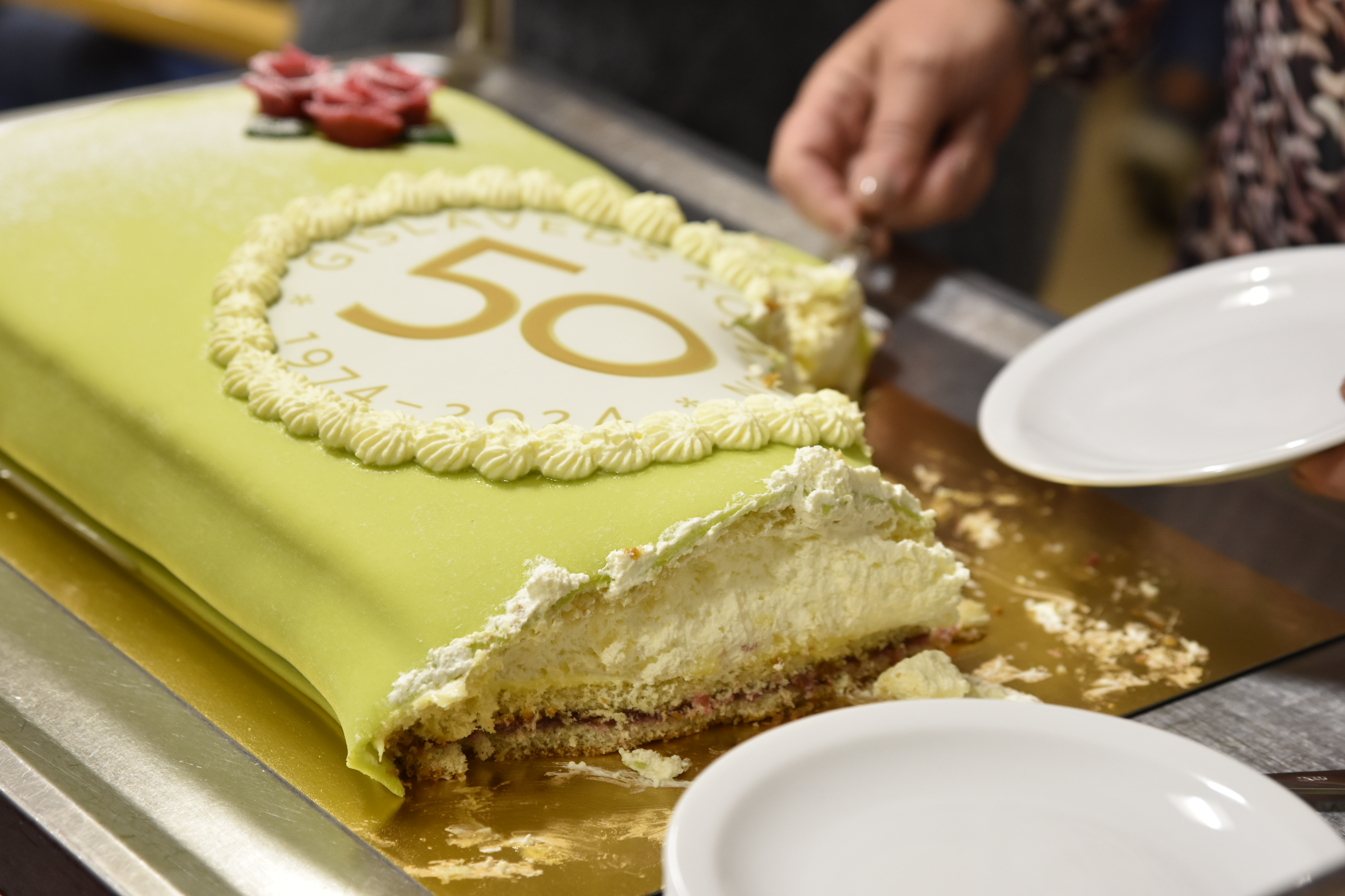 Pressträffen avslutades med tårta.