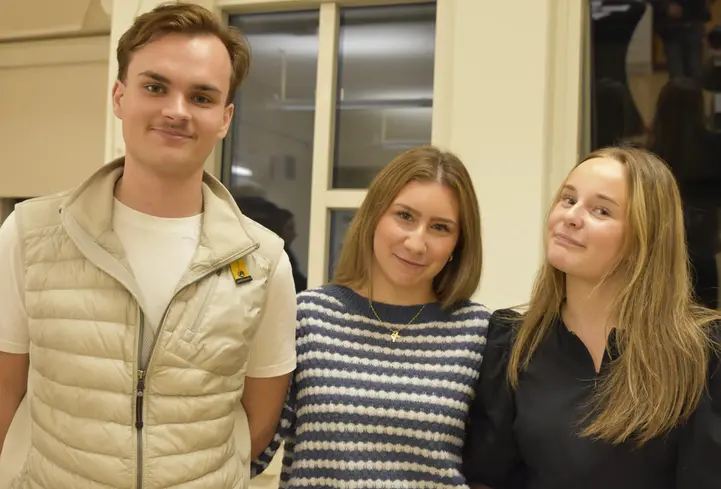 Tre gymnasieelever.