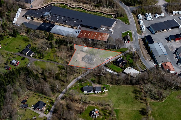 Flygfoto som visar planområdets gräns markerat i rött