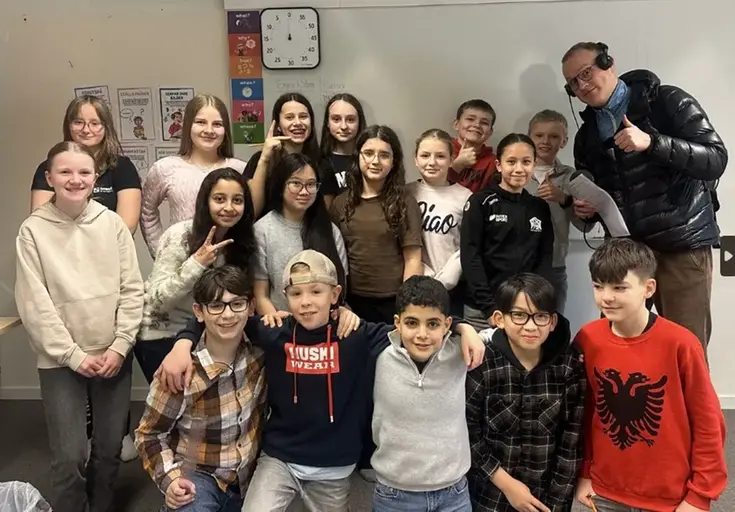 Foto på klassen tillsammans med reprotern.