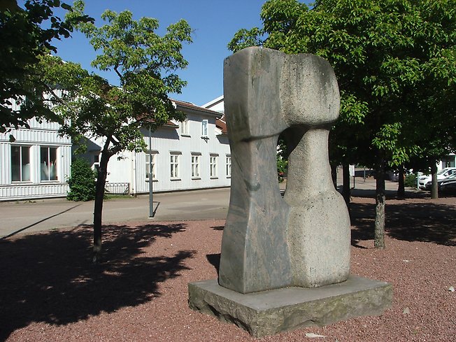 staty i sten med mjuka former