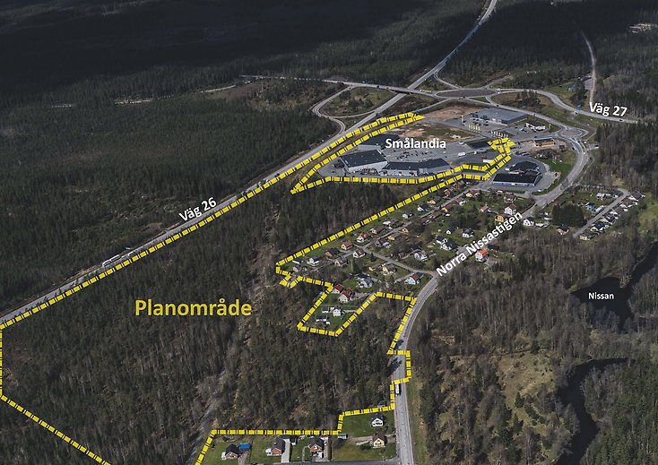 Bild över planområdet. Området gränsar till riksväg 26 i väst, befintlig bostadsområde i öst och befintligt handelsområde i norr.