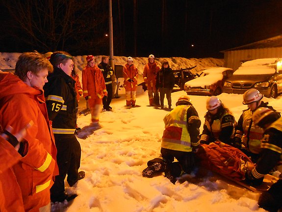 Elva tjejer fick prova på brandmanslivet när det var öppet hus på räddningstjänsten. 