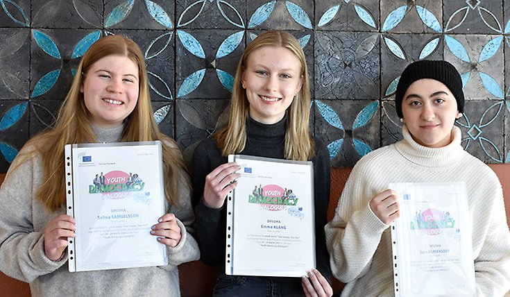 Selma, Emma och Sara från Gislaveds gymnasium