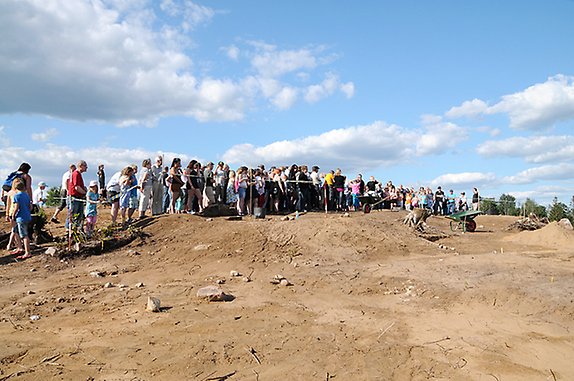 Drygt två hundra personer deltog vid de tillfällen då allmänheten fick möjlighet att besöka utgrävningen.    