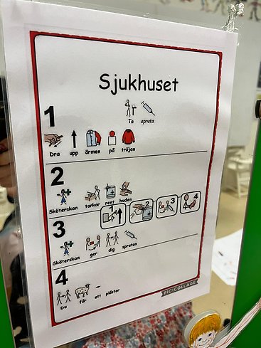 Ett foto på ett tydligt bildstöd för barnen.